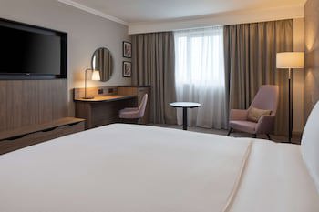Doubletree By Hilton Dartford Bridge