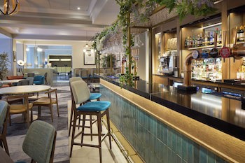 Doubletree By Hilton Dartford Bridge