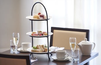 Doubletree By Hilton Dartford Bridge