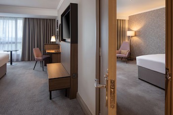 Doubletree By Hilton Dartford Bridge