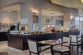 Doubletree By Hilton Dartford Bridge