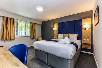 Days Inn By Wyndham Warwick North M40