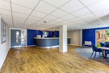 Days Inn By Wyndham Warwick North M40