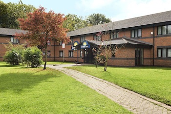 Days Inn By Wyndham Warwick North M40