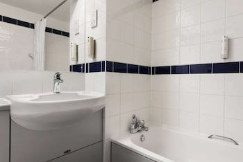 Days Inn By Wyndham Warwick North M40