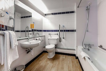 Days Inn By Wyndham Warwick North M40