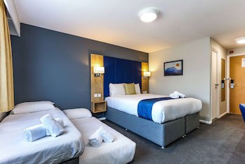 Days Inn By Wyndham Warwick North M40
