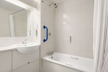Days Inn By Wyndham Sheffield M1