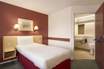 Days Inn By Wyndham Bradford M62