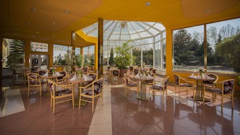TOP HOTEL Praha & Conference Centre fotoğrafı