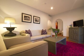 Alta Las Palomas Hotel