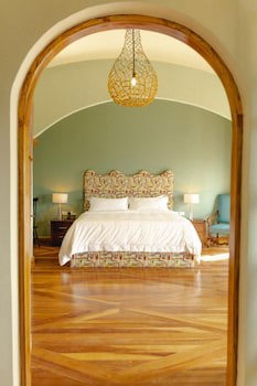 Alta Las Palomas Hotel