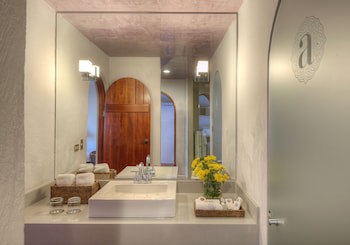 Alta Las Palomas Hotel