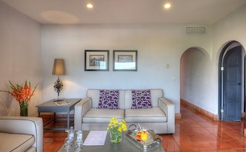 Alta Las Palomas Hotel