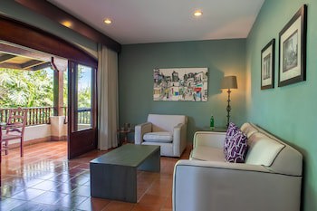 Alta Las Palomas Hotel
