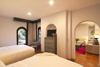 Alta Las Palomas Hotel