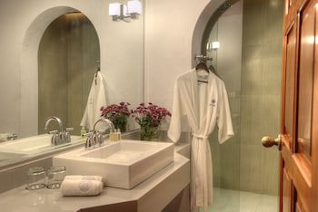 Alta Las Palomas Hotel