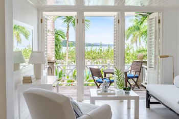 Round Hill Hotel And Villas