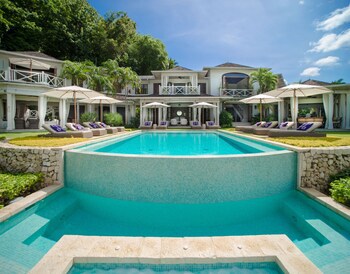 Round Hill Hotel And Villas