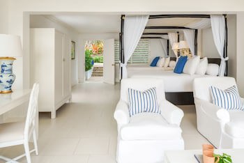 Round Hill Hotel And Villas