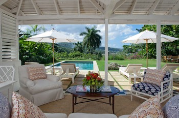 Round Hill Hotel And Villas