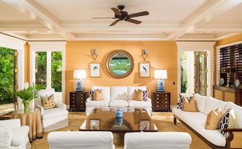 Round Hill Hotel And Villas