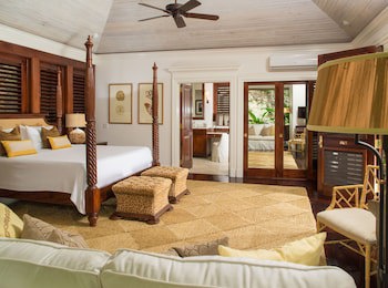 Round Hill Hotel And Villas