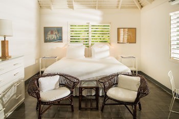 Round Hill Hotel And Villas
