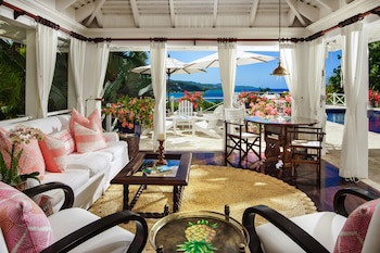 Round Hill Hotel And Villas