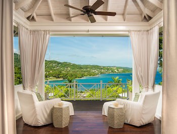 Round Hill Hotel And Villas