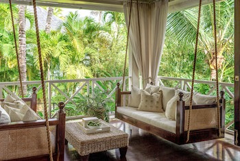 Round Hill Hotel And Villas