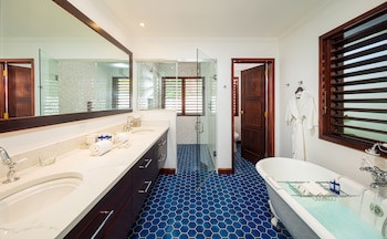 Round Hill Hotel And Villas
