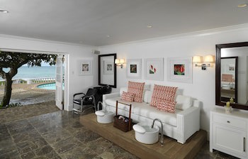 Round Hill Hotel And Villas