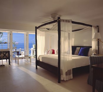 Round Hill Hotel And Villas