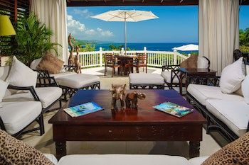 Round Hill Hotel And Villas