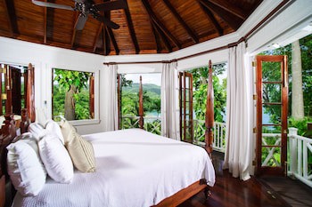 Round Hill Hotel And Villas