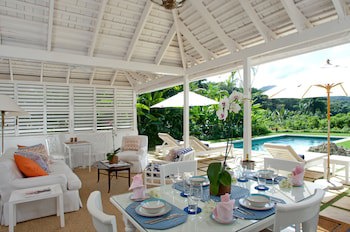 Round Hill Hotel And Villas