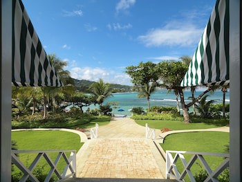 Round Hill Hotel And Villas