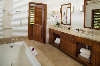 Round Hill Hotel And Villas