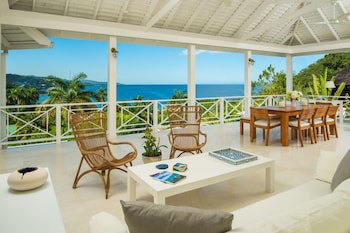 Round Hill Hotel And Villas