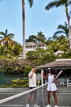 Round Hill Hotel And Villas