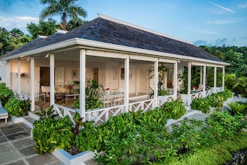 Round Hill Hotel And Villas