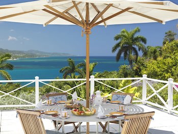 Round Hill Hotel And Villas