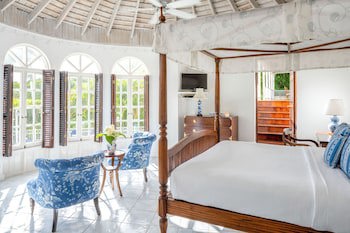 Round Hill Hotel And Villas