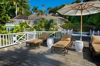 Round Hill Hotel And Villas