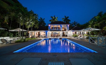 Round Hill Hotel And Villas