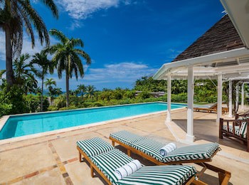 Round Hill Hotel And Villas