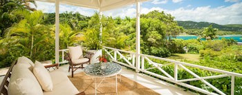 Round Hill Hotel And Villas