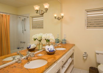 Round Hill Hotel And Villas