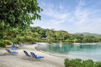Round Hill Hotel And Villas
